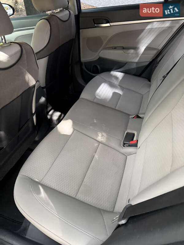 Седан Hyundai Elantra 2019 в Кропивницком