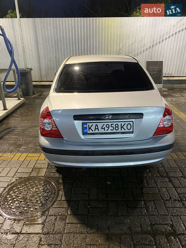 Седан Hyundai Elantra 2004 в Києві