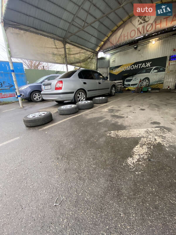 Седан Hyundai Elantra 2004 в Києві