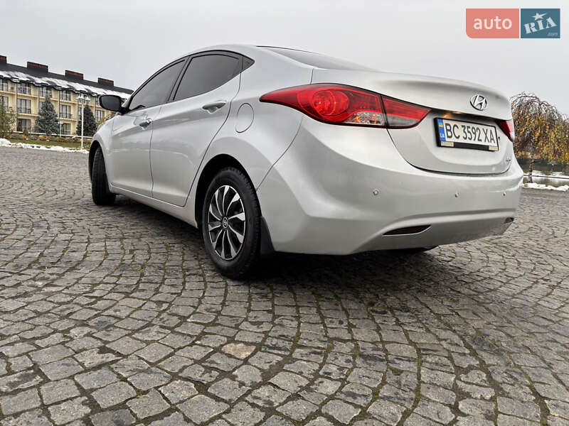 Седан Hyundai Elantra 2011 в Львові