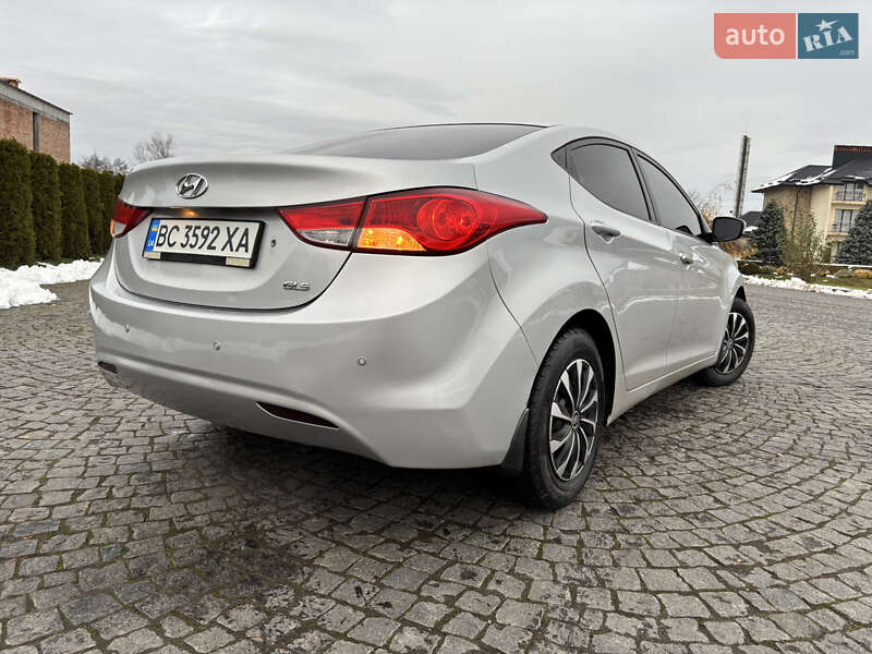 Седан Hyundai Elantra 2011 в Львові