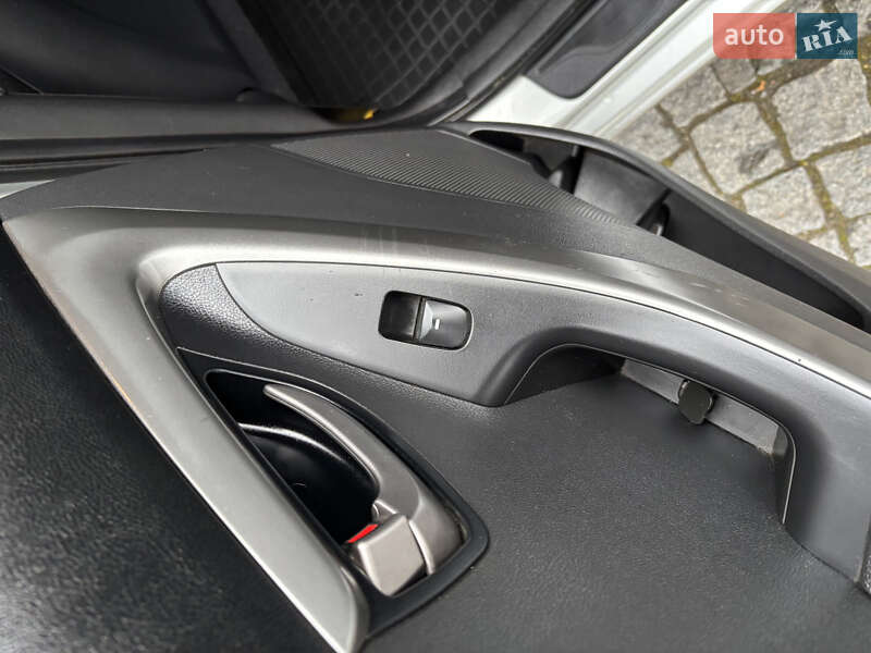 Седан Hyundai Elantra 2011 в Львові