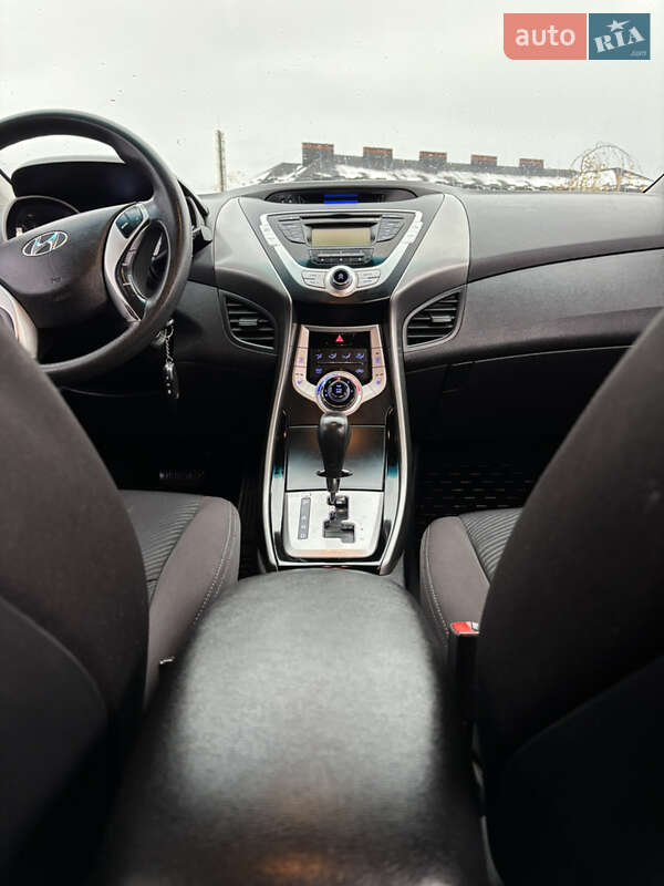 Седан Hyundai Elantra 2011 в Львові