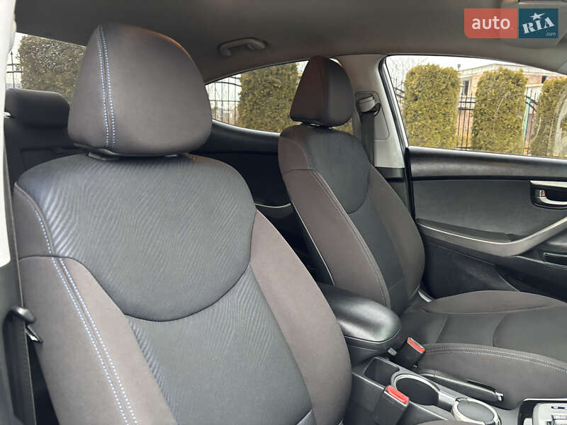 Седан Hyundai Elantra 2011 в Львові