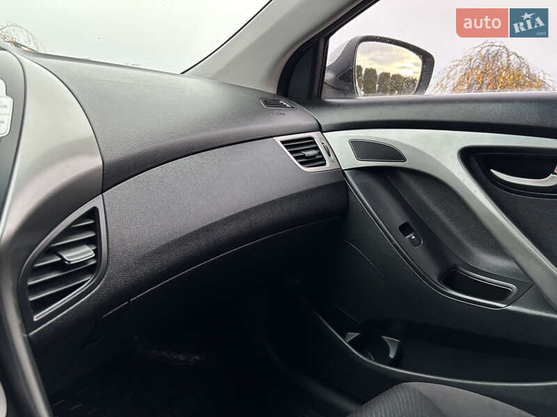 Седан Hyundai Elantra 2011 в Львові