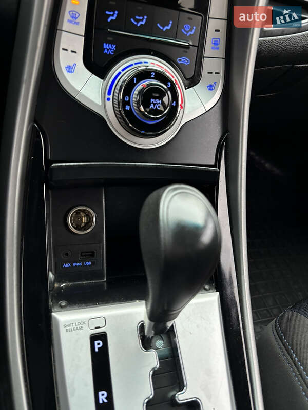 Седан Hyundai Elantra 2011 в Львові