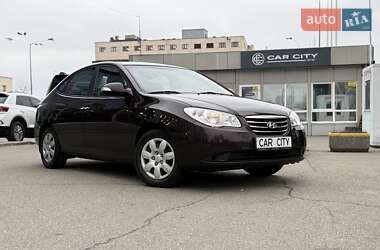 Седан Hyundai Elantra 2010 в Києві
