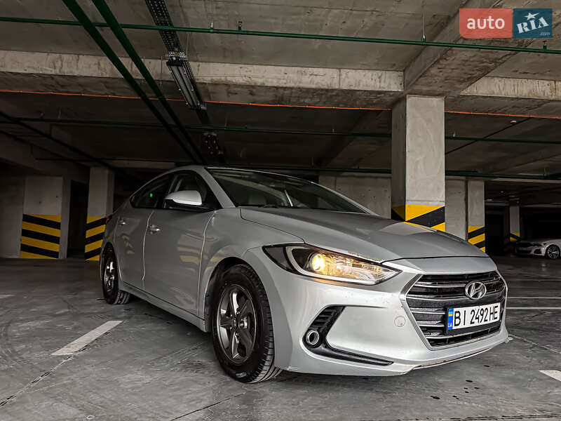 Седан Hyundai Elantra 2017 в Киеве