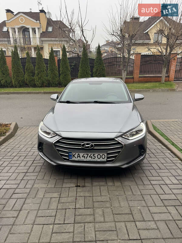 Седан Hyundai Elantra 2017 в Вишневом