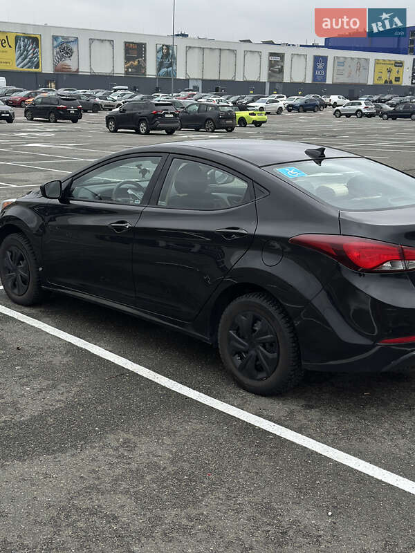 Седан Hyundai Elantra 2015 в Киеве