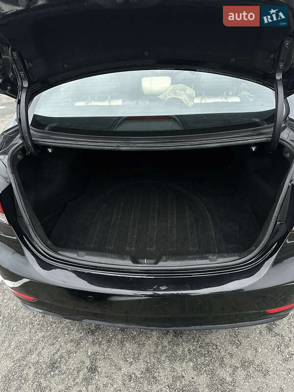 Седан Hyundai Elantra 2015 в Киеве