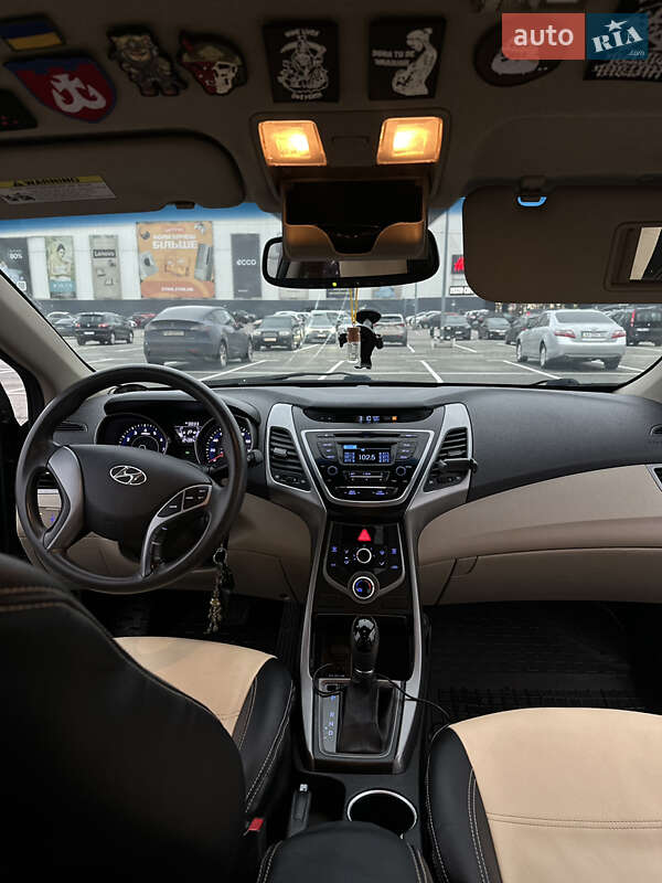 Седан Hyundai Elantra 2015 в Киеве