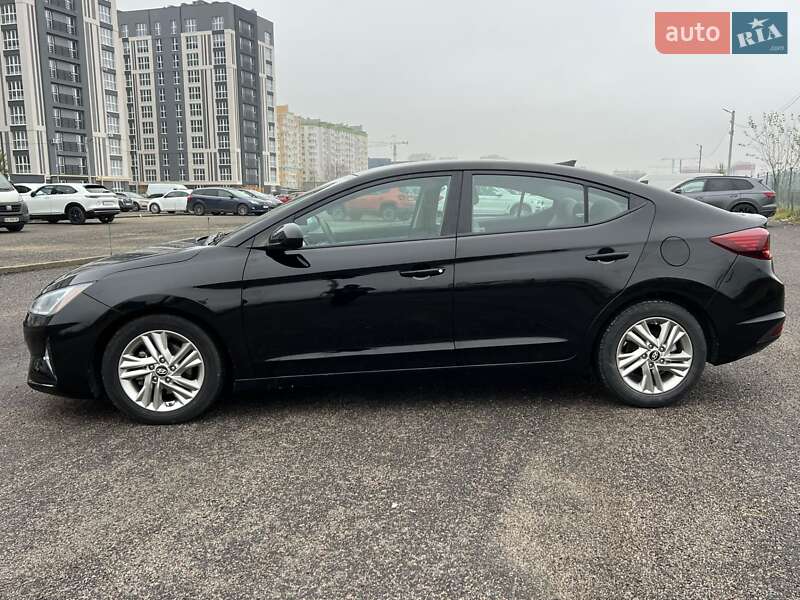 Седан Hyundai Elantra 2019 в Києві
