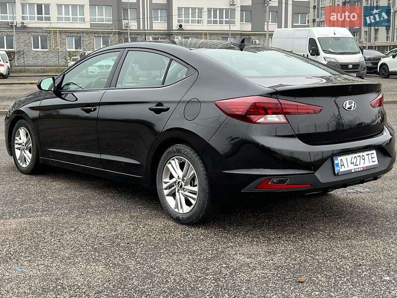Седан Hyundai Elantra 2019 в Києві