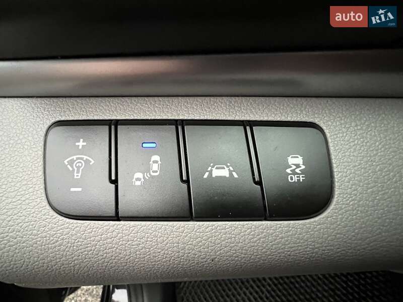 Седан Hyundai Elantra 2019 в Києві