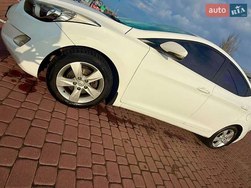Седан Hyundai Elantra 2012 в Днепре