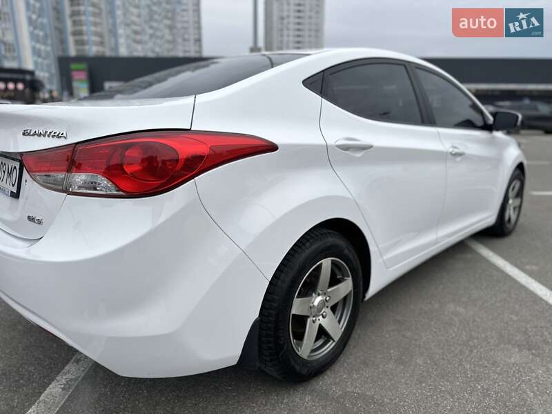 Седан Hyundai Elantra 2013 в Києві