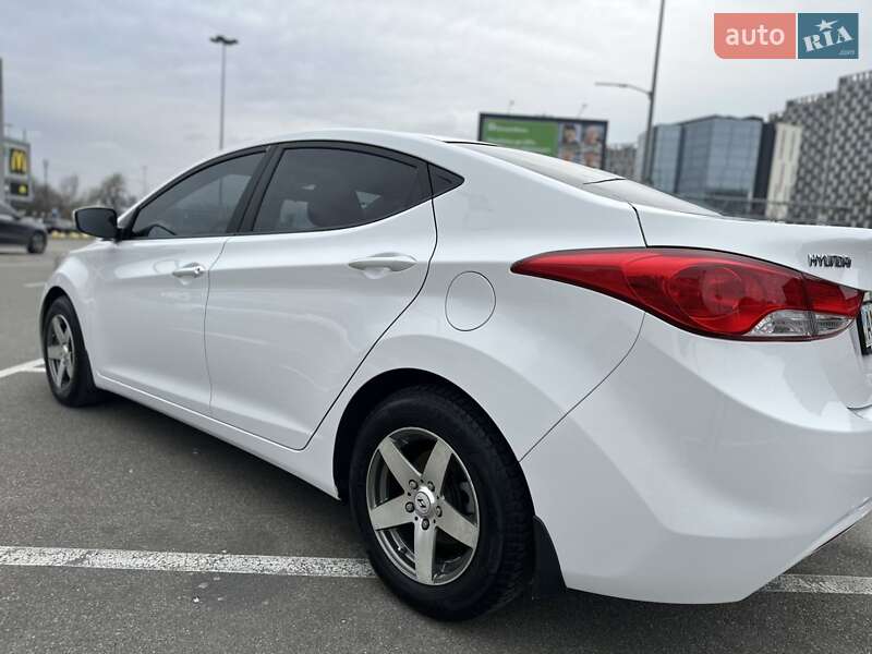 Седан Hyundai Elantra 2013 в Києві