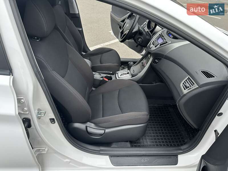 Седан Hyundai Elantra 2013 в Києві