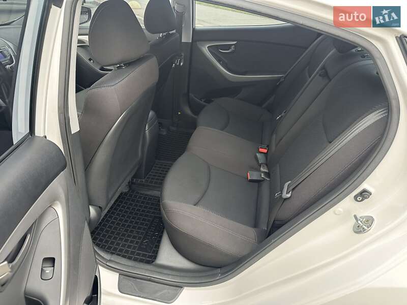 Седан Hyundai Elantra 2013 в Києві
