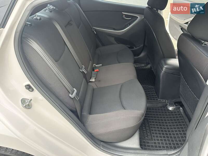 Седан Hyundai Elantra 2013 в Києві