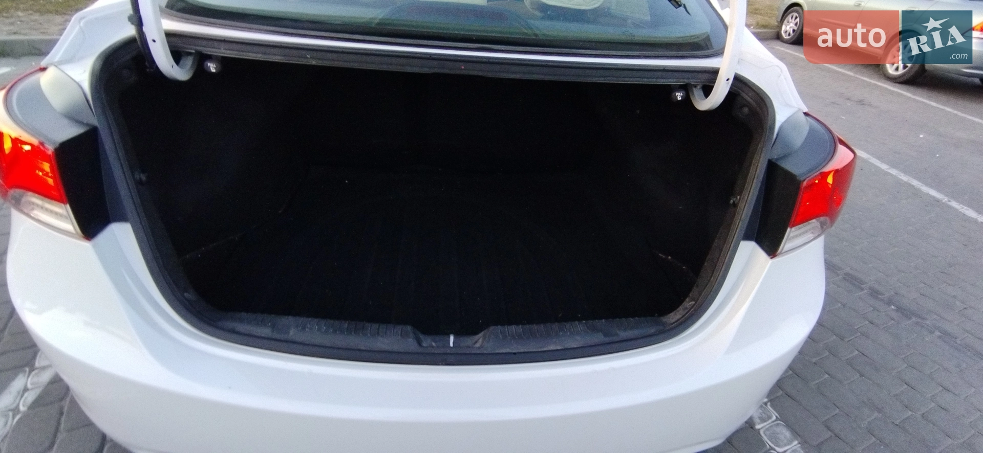 2013 Hyundai Elantra - мініатюра 24