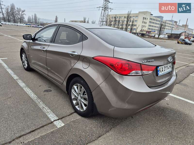 Седан Hyundai Elantra 2012 в Києві фото 3 Седан Hyundai Elantra 2012 в Києві