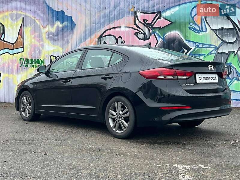 Седан Hyundai Elantra 2018 в Киеве