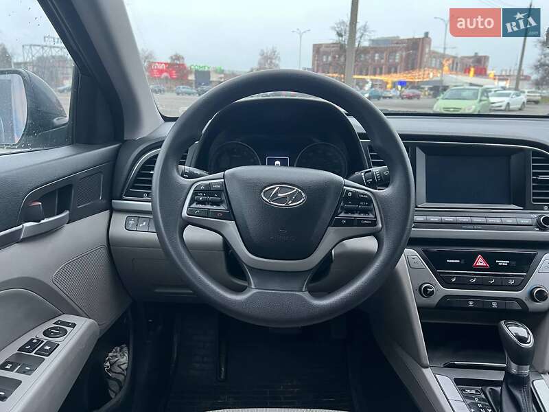 Седан Hyundai Elantra 2018 в Киеве