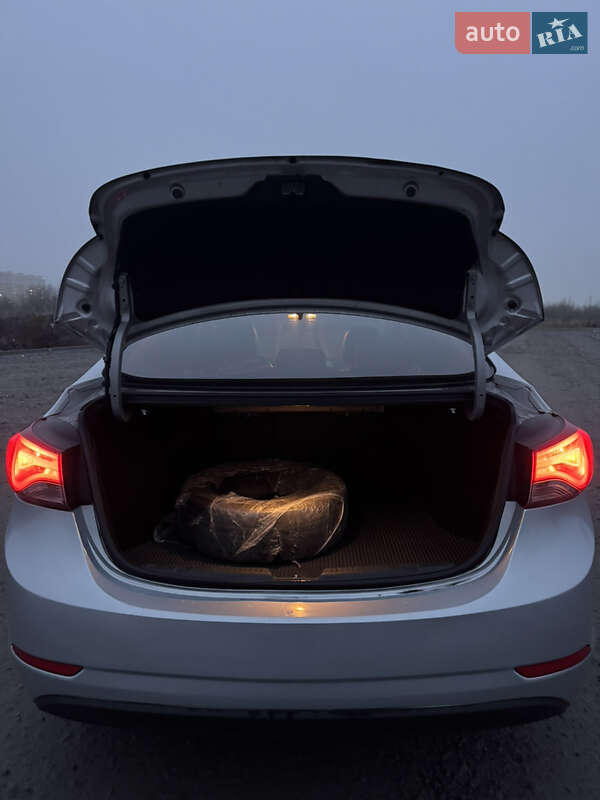 Седан Hyundai Elantra 2014 в Києві фото 26 Седан Hyundai Elantra 2014 в Києві