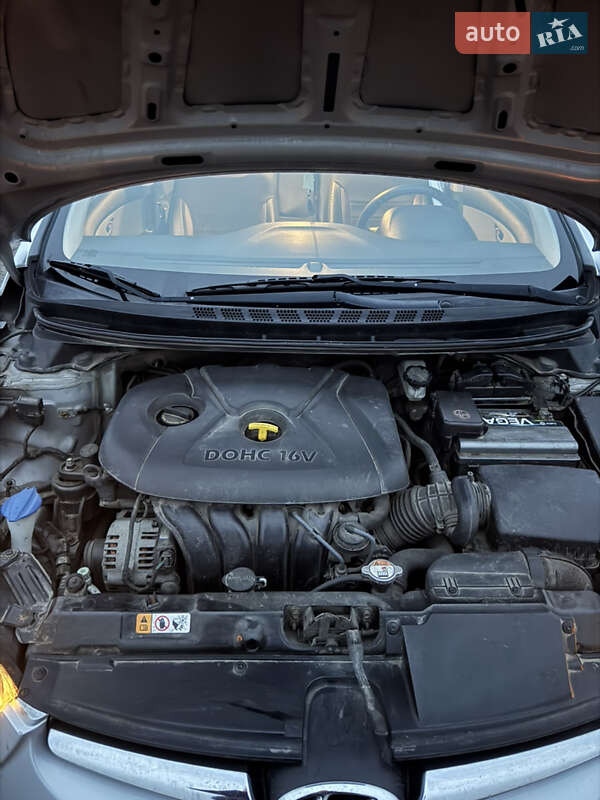 Седан Hyundai Elantra 2014 в Києві фото 28 Седан Hyundai Elantra 2014 в Києві