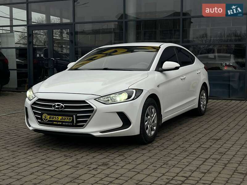Седан Hyundai Elantra 2016 в Івано-Франківську