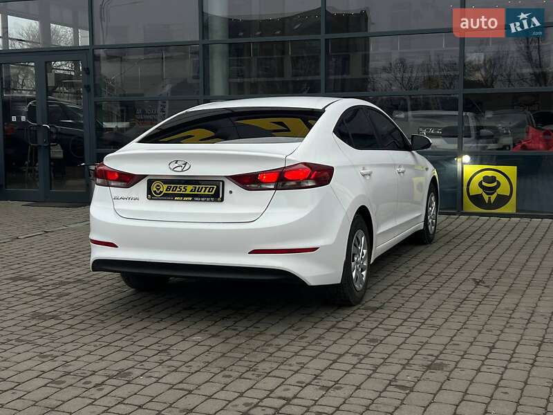 Седан Hyundai Elantra 2016 в Івано-Франківську