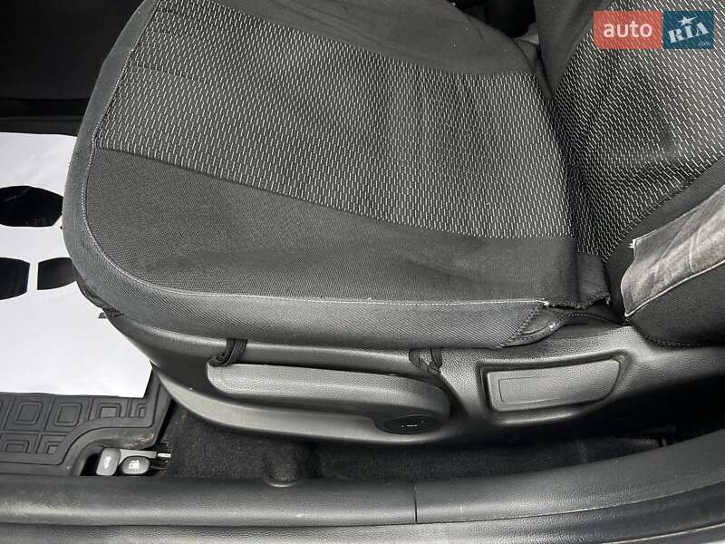 Седан Hyundai Elantra 2016 в Івано-Франківську