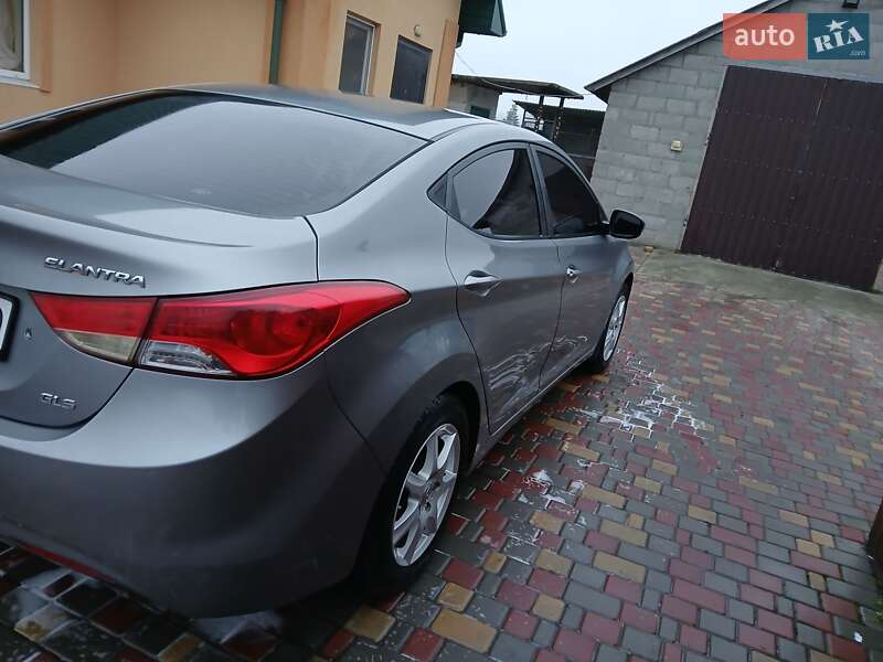 Седан Hyundai Elantra 2013 в Знаменівці