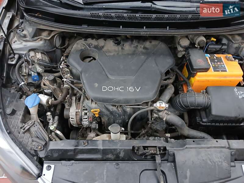 Седан Hyundai Elantra 2013 в Знаменівці