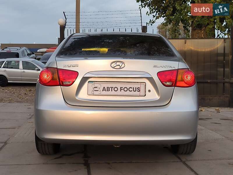 Седан Hyundai Elantra 2010 в Киеве