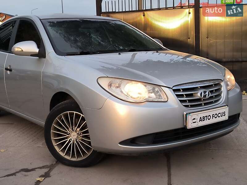 Седан Hyundai Elantra 2010 в Киеве