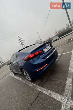 Седан Hyundai Elantra 2016 в Києві