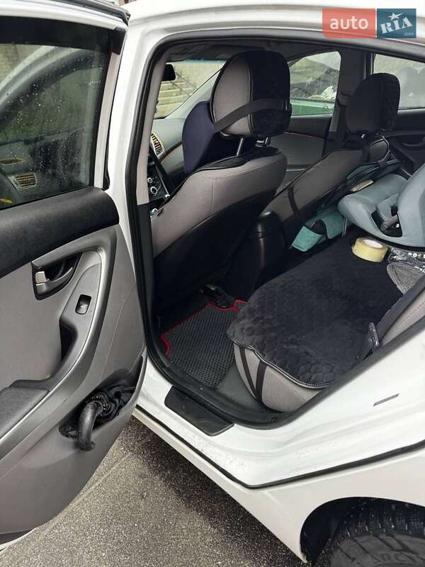 Седан Hyundai Elantra 2015 в Киеве фото 10 Седан Hyundai Elantra 2015 в Киеве