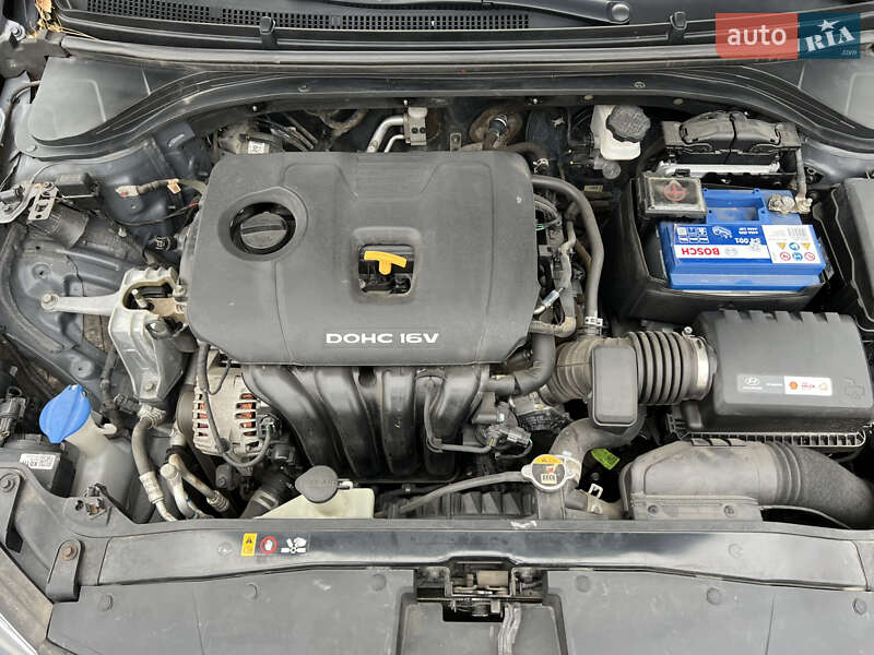 Седан Hyundai Elantra 2018 в Запорожье