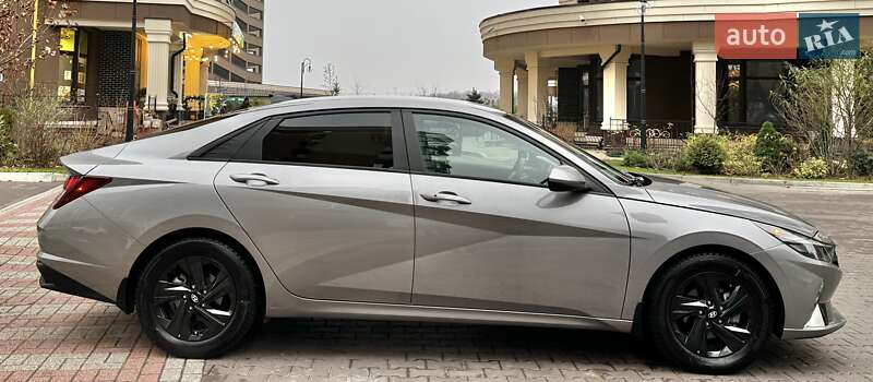Седан Hyundai Elantra 2023 в Києві