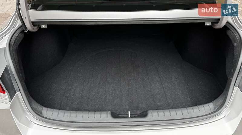 Седан Hyundai Elantra 2023 в Києві