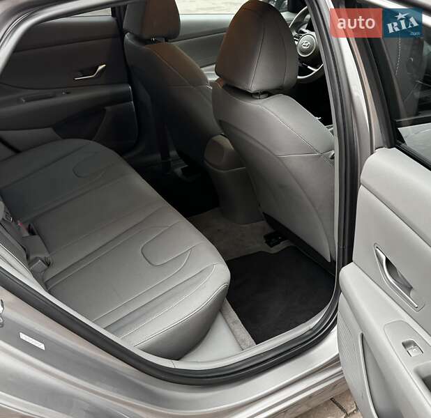 Седан Hyundai Elantra 2023 в Києві