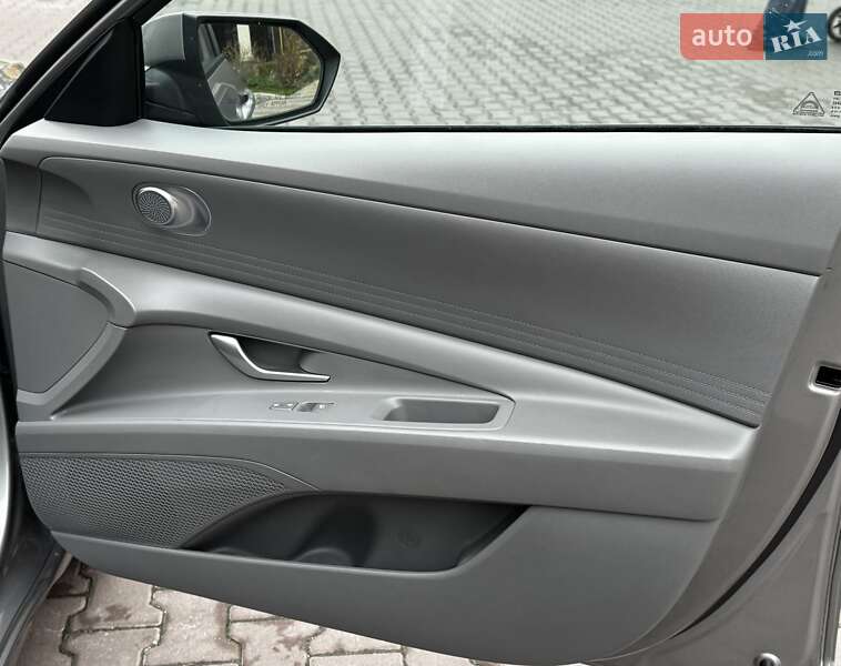 Седан Hyundai Elantra 2023 в Києві