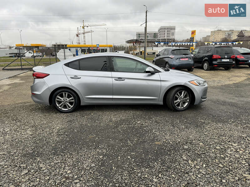Седан Hyundai Elantra 2016 в Луцьку