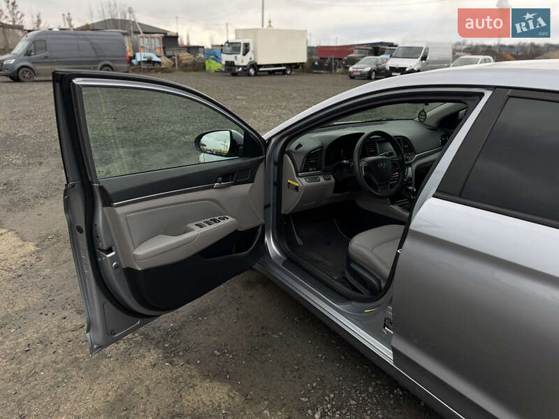 Седан Hyundai Elantra 2016 в Луцьку