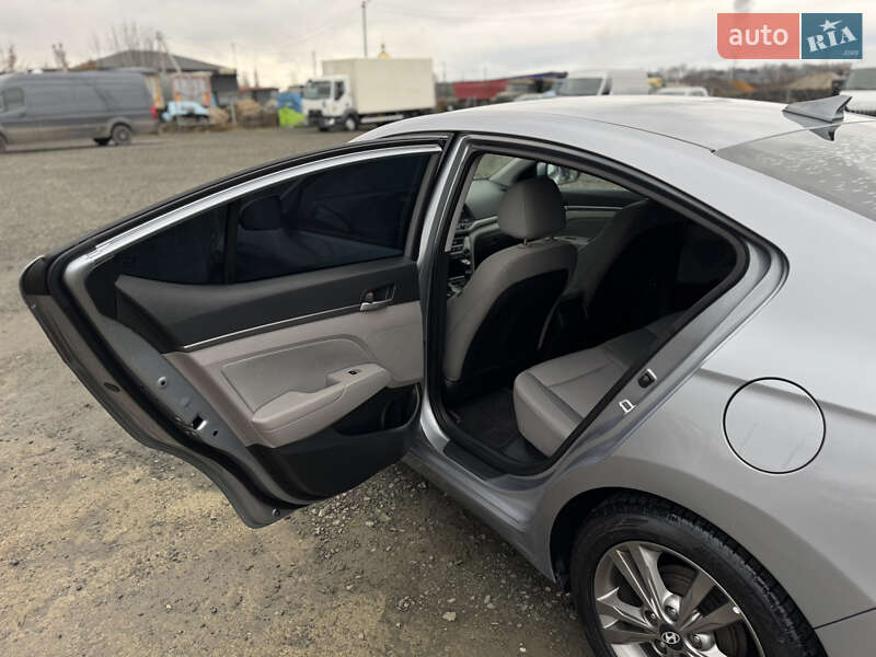Седан Hyundai Elantra 2016 в Луцьку