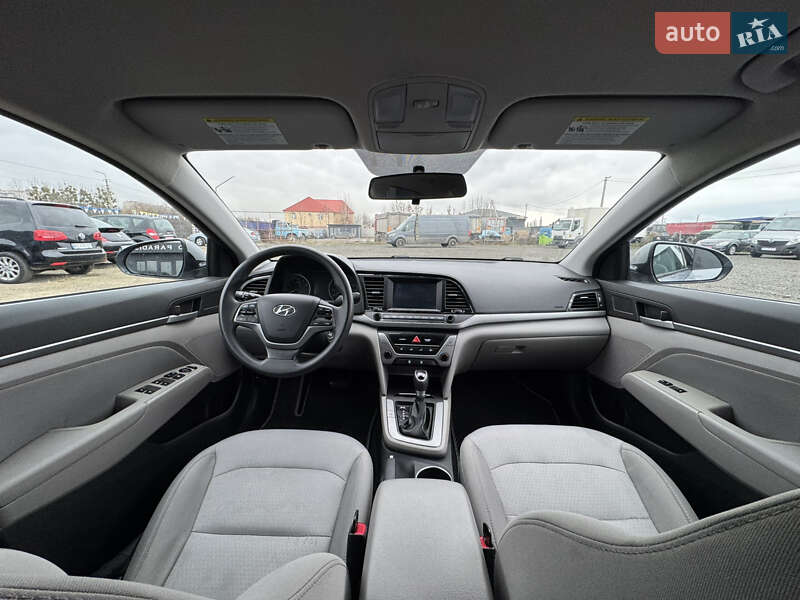 Седан Hyundai Elantra 2016 в Луцьку