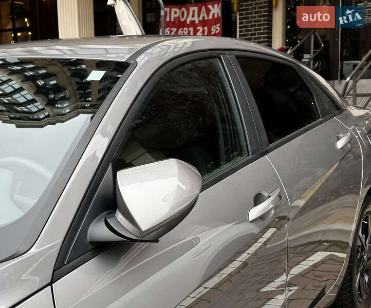 Седан Hyundai Elantra 2023 в Києві